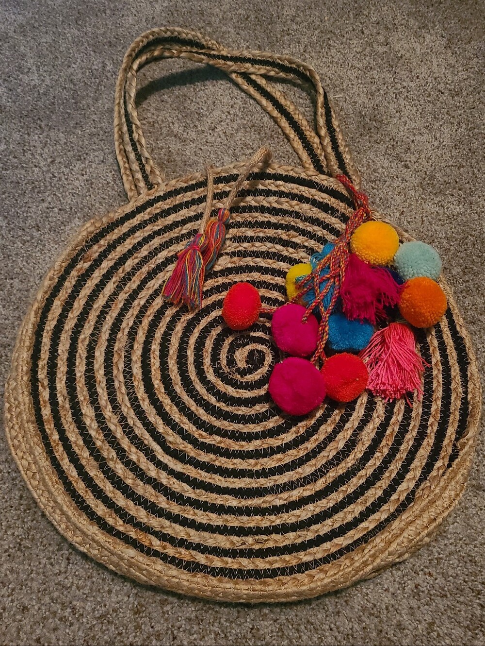 NEW NATURAL AND BLACK HANDWOVEN LARGE ROUND JUTE BAG WTH POMPOM/TASSELS - Picture 8 of 8